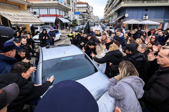 «Και κάποια μέρα θα σε λύσουν, μα θα φοβάσαι να φύγεις...»